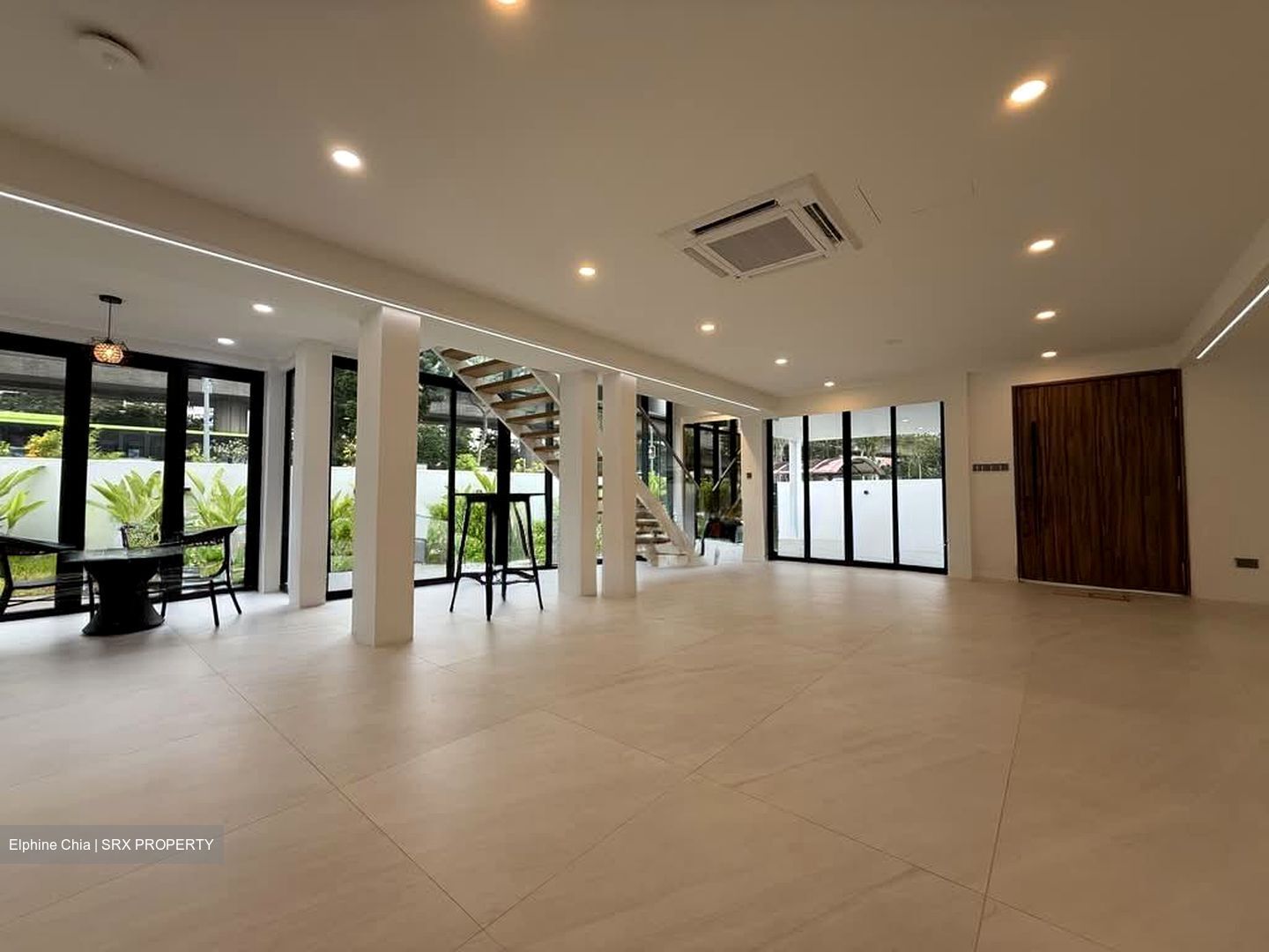 Opera Estate (D15), Terrace #582927311